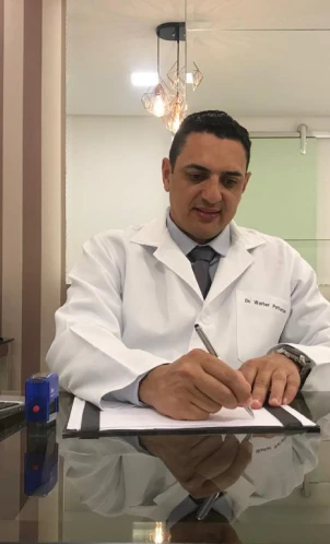 Dr. Walter Pettersen ortopedista especialista em cirurgia da mão em governador valadares e vale do rio doce